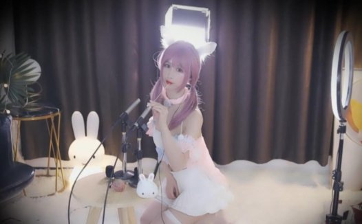 虎牙阿稀稀大魔王粉兔子cos