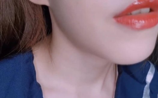 b站大小姐金克丝 – 红唇水润