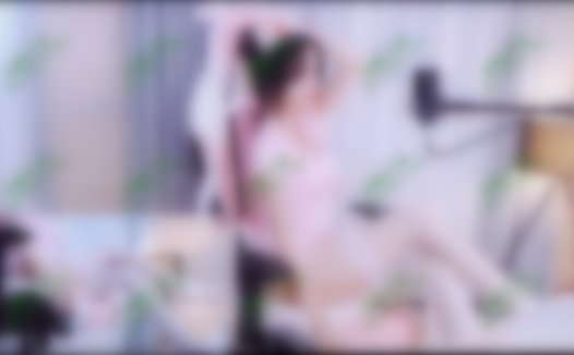 虎牙小小奶瓶儿-粉色小护白丝